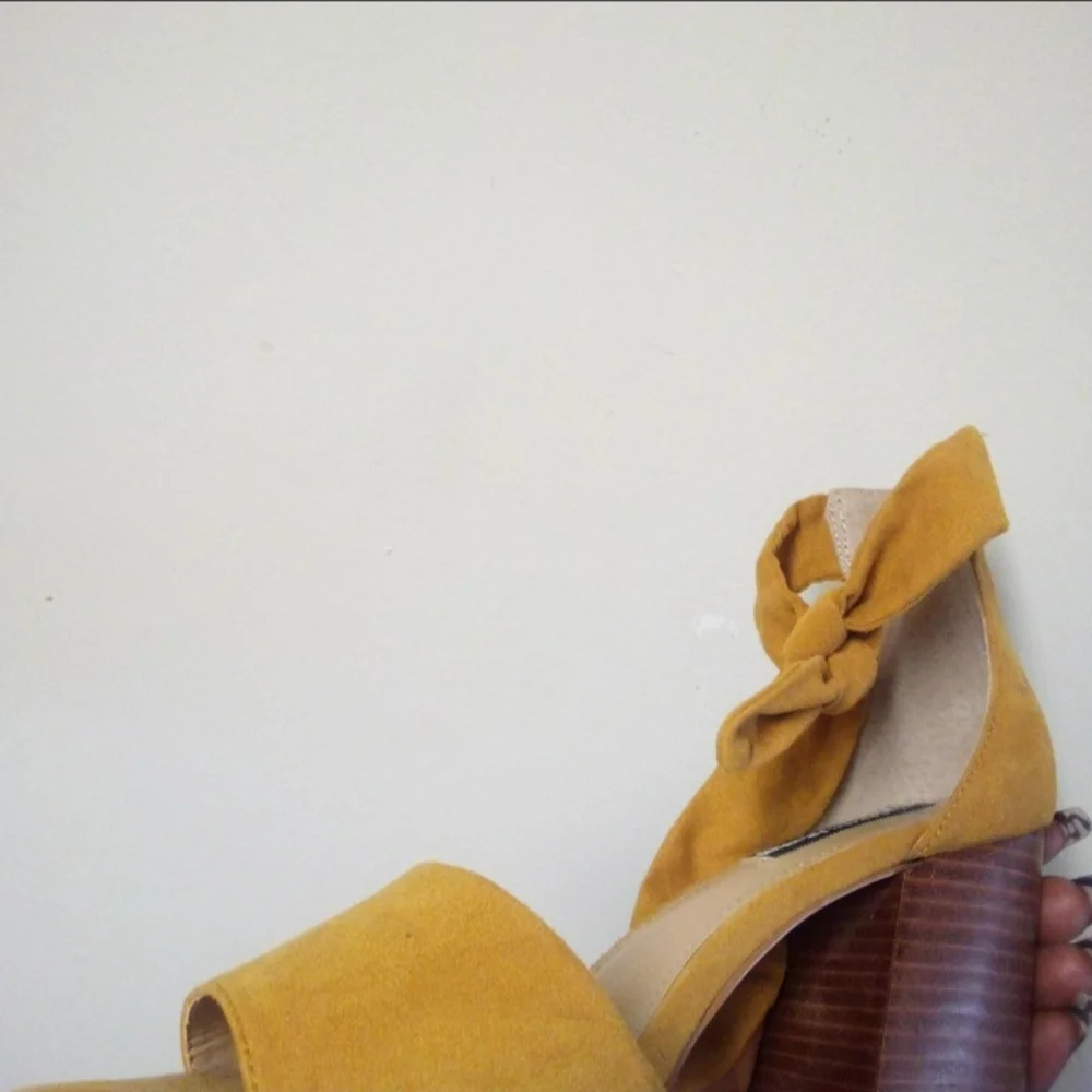 Vintage Lord&TaylorYellow Suede Women's Peep Toe Block Heels Sandals Size 8 - Picture 7 of 7